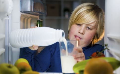 5个瑜伽动作让你“胸”起来！