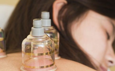 呵护自己的乳房