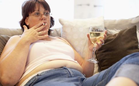 哪些坏习惯会影响胸部发育