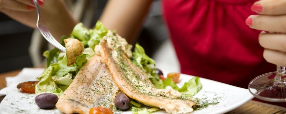 导致女性胸部变小的几个原因