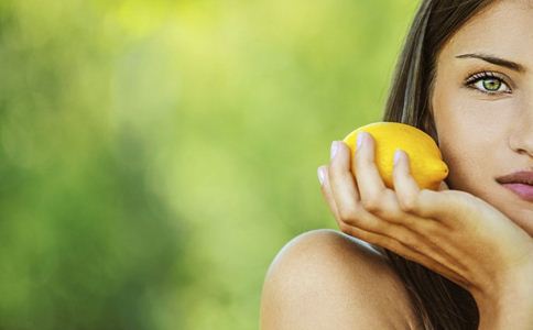 平胸怎么变大胸 穴位+精油按摩可丰胸