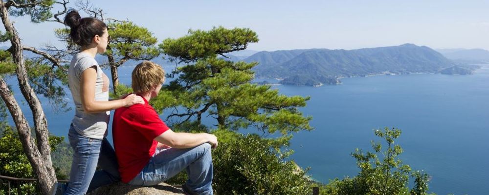 保持正确的坐姿可让你拥有傲人胸器