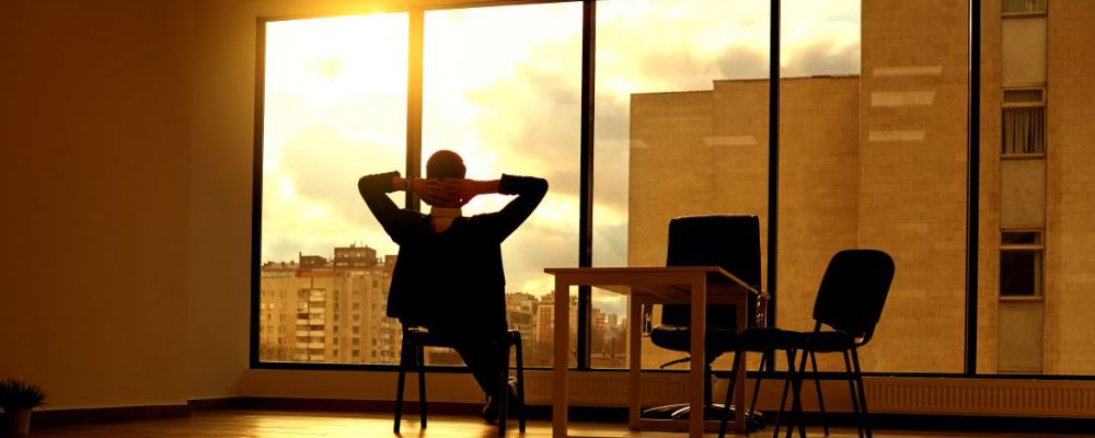 简单十动作 让你的胸挺起来