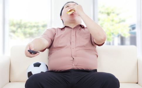 做俯卧撑也能丰胸？胸部小的妹子看过来