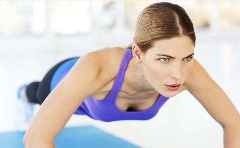 贫乳大作战！每天按一按胸部不长大才怪