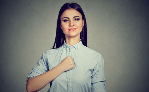 女性如何丰胸快 可以做扩胸运动