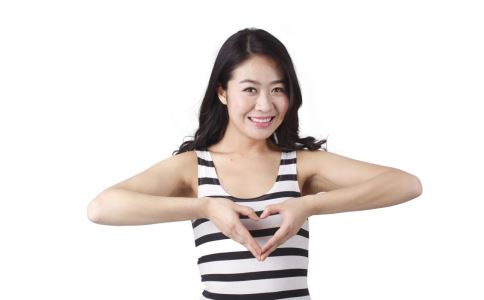 女性胸往下垂怎么办 学会7个丰胸方法