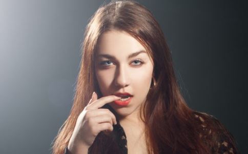 女性乳房过小是什么原因 可靠食谱来丰胸