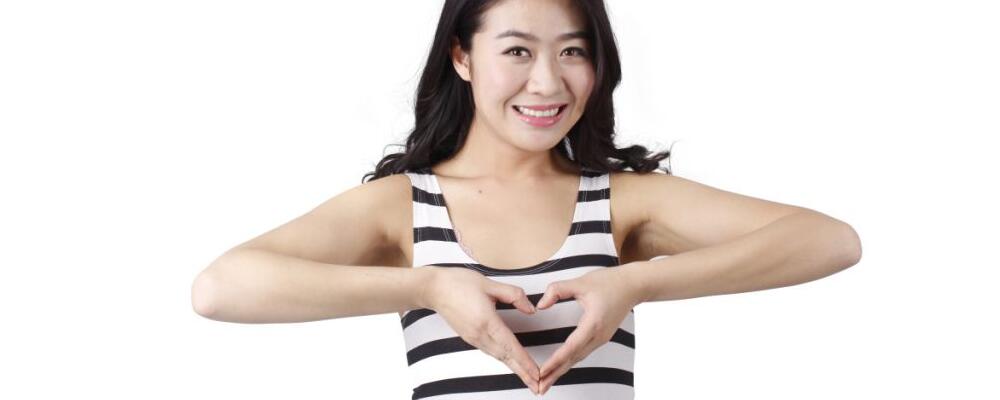 想要快速丰胸 可采用大笑方法