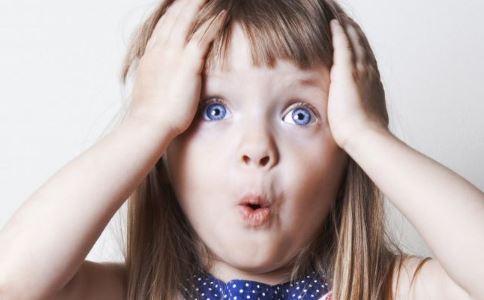 65岁老妇隆胸变F罩杯 开始约会24岁壮男/图