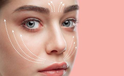 贝嫂随心所欲从隆胸到缩胸