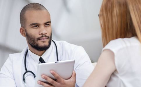 女子隆胸成植物人 家属索赔1800万