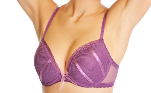 女子左胸爆炸消失 隆胸前要知道这些事