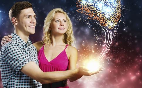 男人喜欢胸部和臀部原因