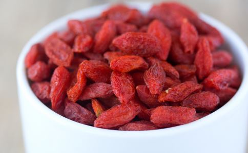 揭秘！十大性感皇后的丰胸秘笈