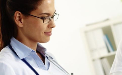 假体隆胸切口的位置怎么选