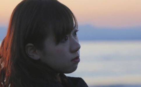 假体隆胸早上睡醒胸又紧又硬正常吗