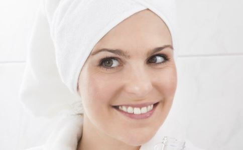 隆胸假体取出后如何护理