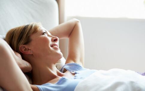 隆胸是否能有事业线，主要受以下因素影响