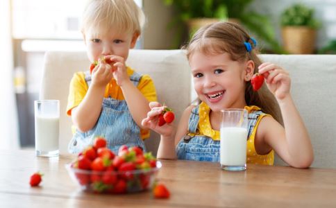 假体隆胸后出现的褶皱能自行恢复吗？