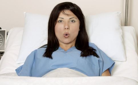 隆胸后15天还胀痛正常吗