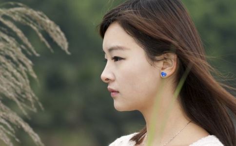 假体隆胸术后留疤怎么办