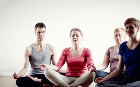 假体假体隆胸的手感跟天生的一样吗？