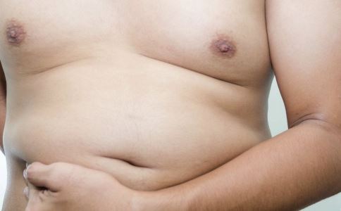 取出隆胸注射物采用切取法