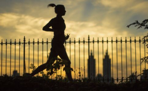 硅胶隆胸是硬的还是软的