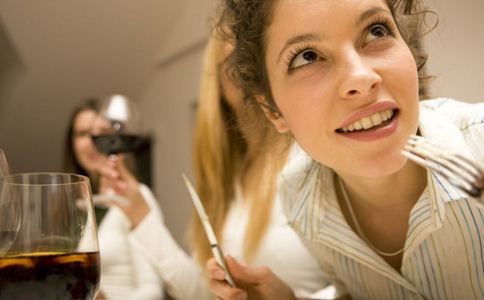 假体假体隆胸术恢复需要多久？