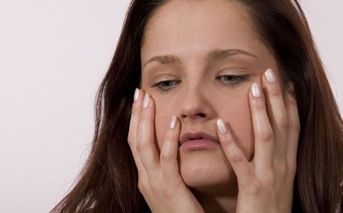 假体隆胸时间久就会下垂吗