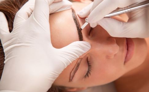 水滴形和圆形丰胸对比