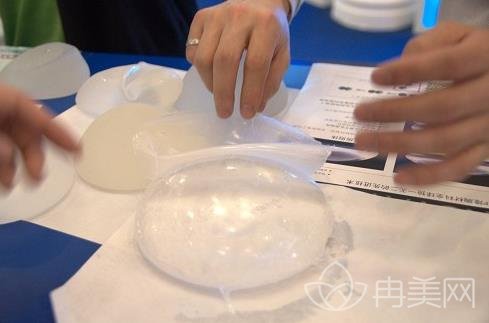 假体隆胸存在哪些后遗症？术后会不会影响哺乳？