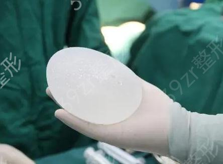 隆胸手术要多少钱?什么因素会影响隆胸的?