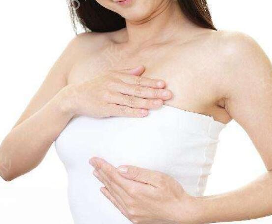 胸部外扩的原因是什么?