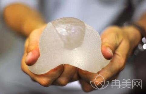 硅胶隆胸手术失败滴原因竟然是这几点，悔不当初啊