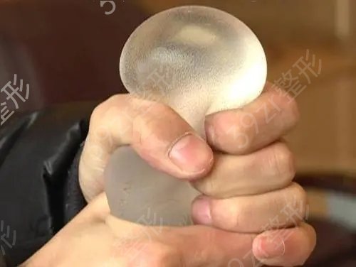 硅胶假体隆胸必须要注意的事项有哪些？