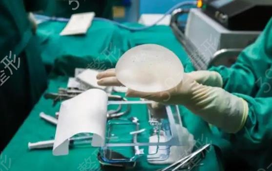 假体隆胸有什么特点?危害是什么？