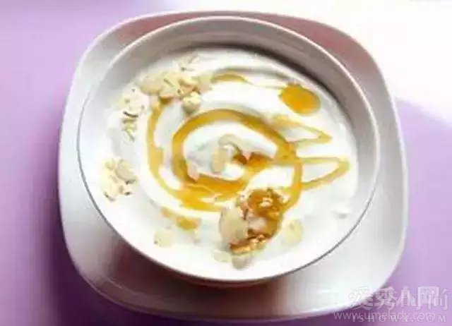 丰胸不要只想到木瓜 酸奶搭配正确也能丰胸！