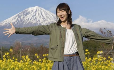 让女人胸部提升罩杯的按摩法