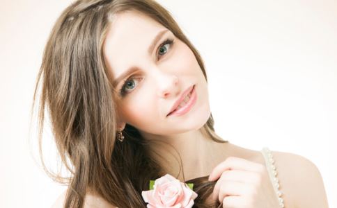 丰胸的正确按摩方法 让你CUP大升级事业爱情双“峰”收