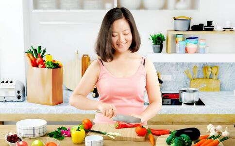 假体隆胸术后怎样按摩呢