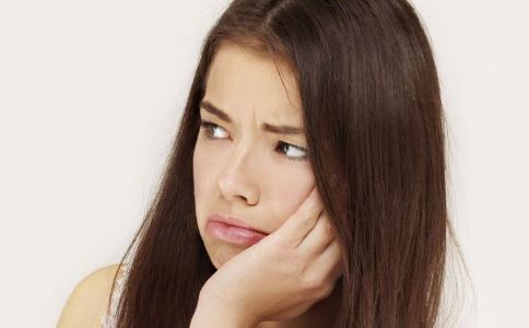 7个快速丰胸秘籍 按摩运动饮食三管齐下