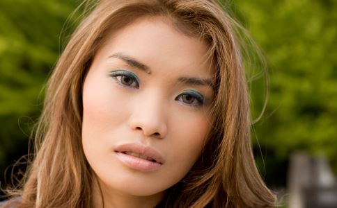 精油按摩丰胸法 摆脱平胸