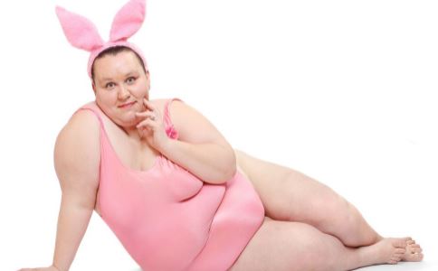 女生跪式俯卧撑 让胸围上涨