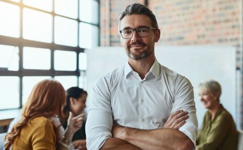 按摩丰胸 侧推热敷让你罩杯涨涨涨
