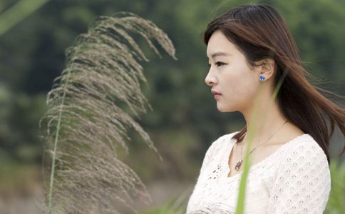 3步使用丰胸精油按摩 罩杯大涨不是梦