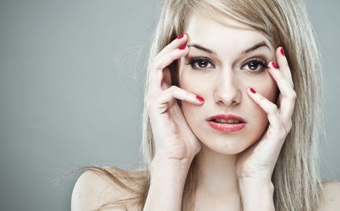 丰胸看过来 6式刺激胸腺的瑜伽动作